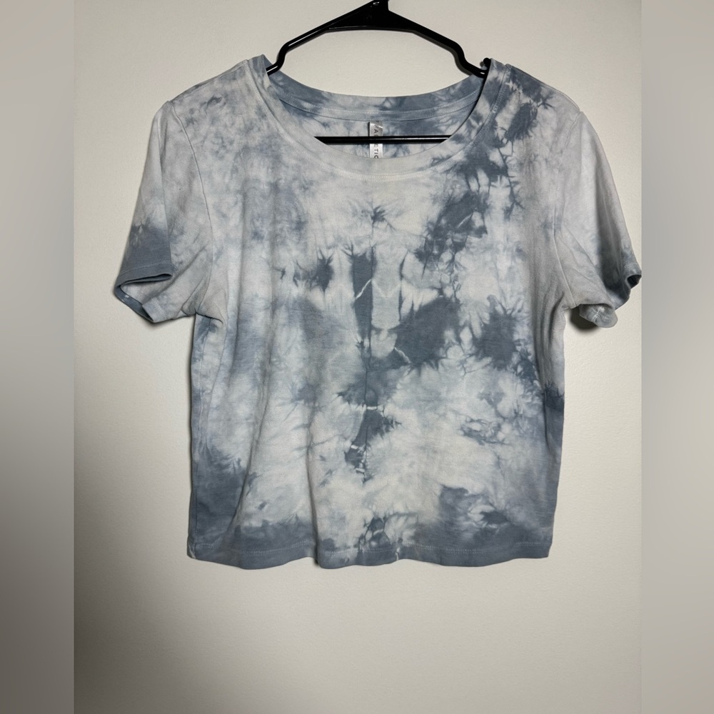 Fabletics Blue Tie Dye Cropped Tee Size Medium Athleisure